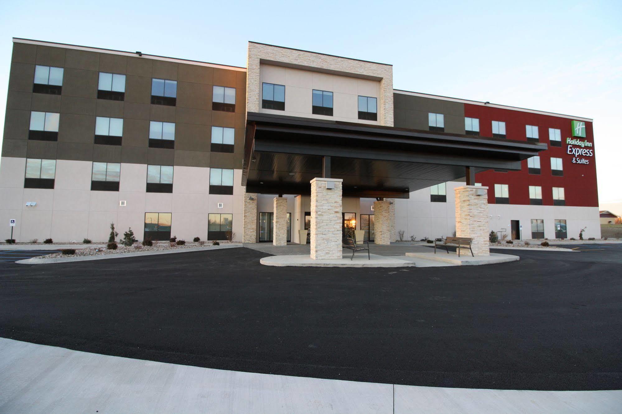 Holiday Inn Express & Suites - Kirksville - University Area By Ihg Exterior foto